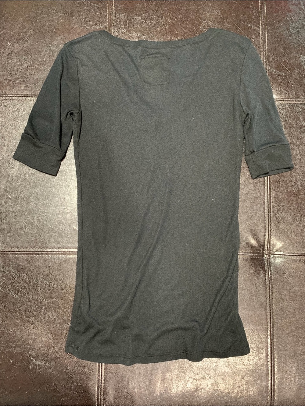 💥4/$15 Kirra PacSun Black V-Neck Elbow Sleeve Tee Top - Size Medium - Picture 2 of 5